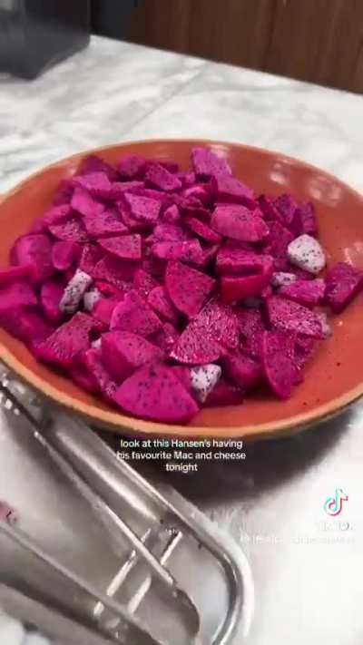 Saudi Arabia is paying white moms to move to its dystopian planned suburb in the middle of the desert