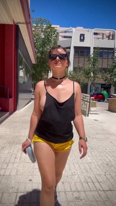 Letting the fall out makes the day more fun [gif]