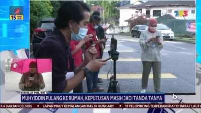 TV3 reporter gets wet from the sudden thunderstorm at Muhyiddins house