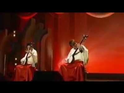 Yoshida Brothers shred on shamisen!