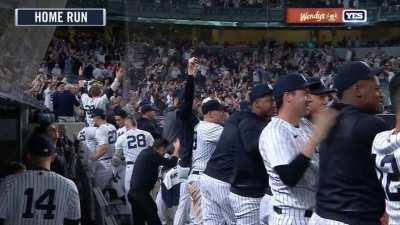 [Highlight] Aaron Judge hits home run #60, the most in a season by a player since 2001!