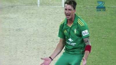 Steyn Couldn't control his laugh after dismissing Hafeez for 15th time