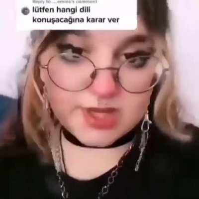 ne dediğini anlayan var mı