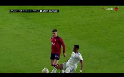 Rodrygo's great first touch just before the penalty claim