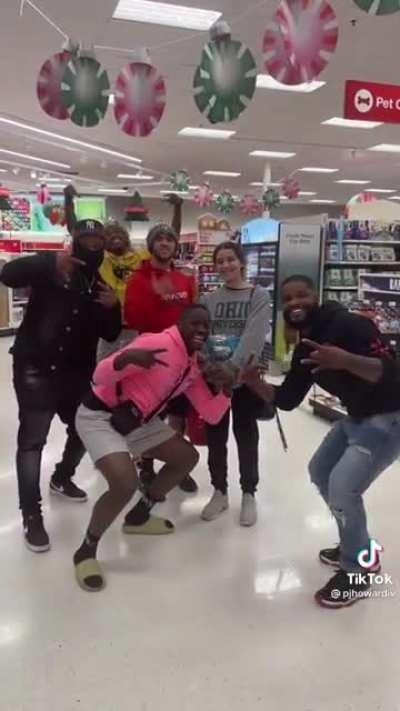 Неработающие развлекаются