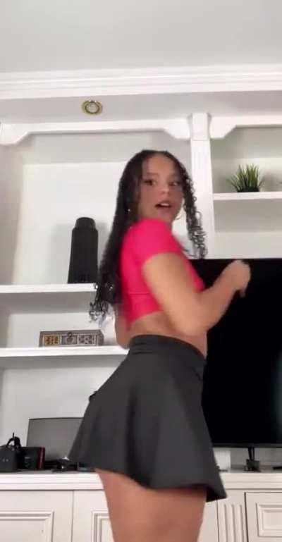 Emily (@ilovesmilinggg)