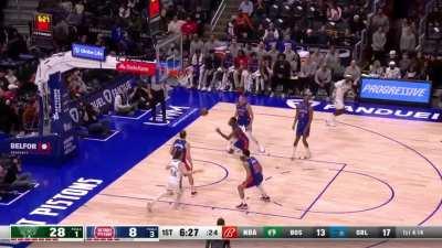 [Highlight] Giannis drains the 3PT to give the Bucks a 23 point lead with 6:30 left in the 1st quarter