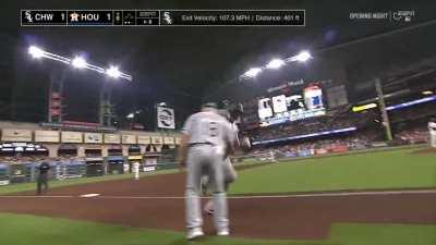 [Highlight] Yasmani Grandal hits a solo shot in the top of the 8th to tie the game at one!