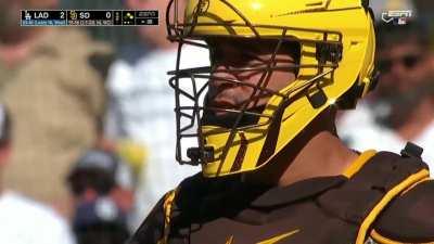 [Highlight] [Highlight] Austin Barnes lays down a safety squeeze, Enrique Hernandez is called out at home, the call is challenged, and overturned for Gary Sanchez blocking the plate.