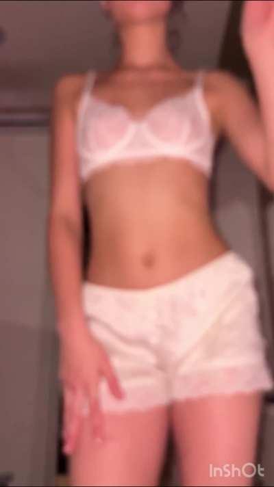 Just a cute fuckable 95lbs blonde 💞