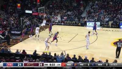 [Highlight] Darius Garland no-look alley oop to Evan Mobley