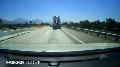 Idiot records his own crime with his family in the car