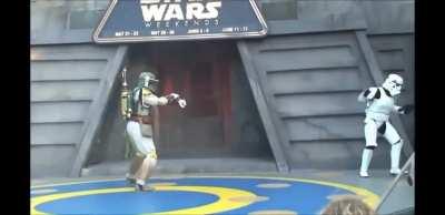 me dancing to DanTDM's old intro 4 years ago ;)