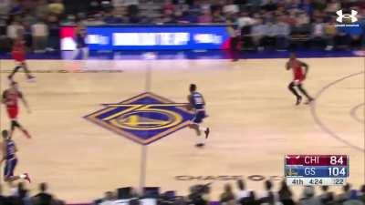 [Highlight] Steph interacting with the courtside fans