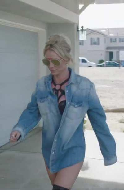 Britney Spears- Make Me