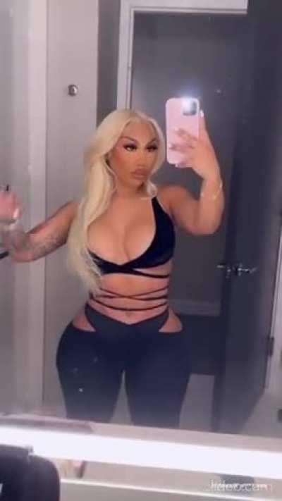 Big and thicc 🍑🍑