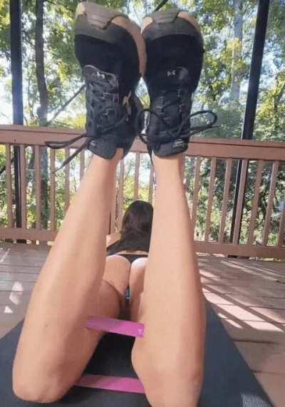 Workin out with a butt plug in feels so good (F)