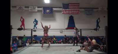 Maria manic makes Penelope eat some ass