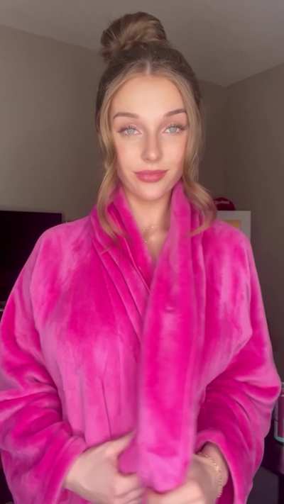 Proof that college girls look better naked