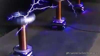 YouTuber creates electronic version of ievan polka!!