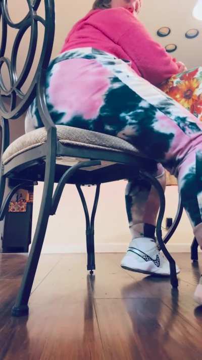 I just curled up with my second cup of coffee and every sip is bubbling straight through me 😳 I couldn’t stop thinking about you sitting here beside me, sniffing while I let these hot little espresso farts slip out 💨