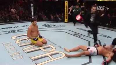 Lyoto Machida knocks out Vitor Belfort with a front kick to the face
