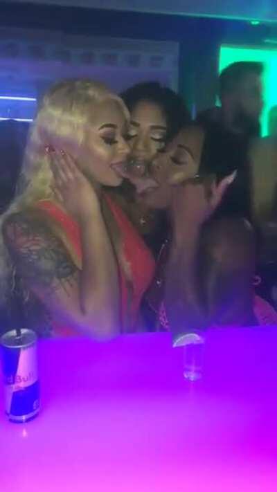 UPVOTE and RECIEVE a FREE REWARD💝😘