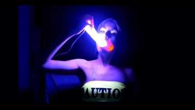 Yanan ışıklarımı kaplayacak kadar karanlığım var.