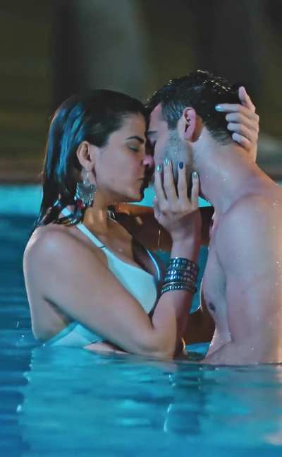 Kirti Kulhari [Four More Shots Please S01E07]