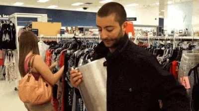 Och nee, typisch Frau! 🤦‍♂️ Kauft nicht einfach das erstbeste TShirt! Da kann man nur saufen, was? 🥂🍻Besonders wenn man ein Alkoholproblem hat 👴🚀☠