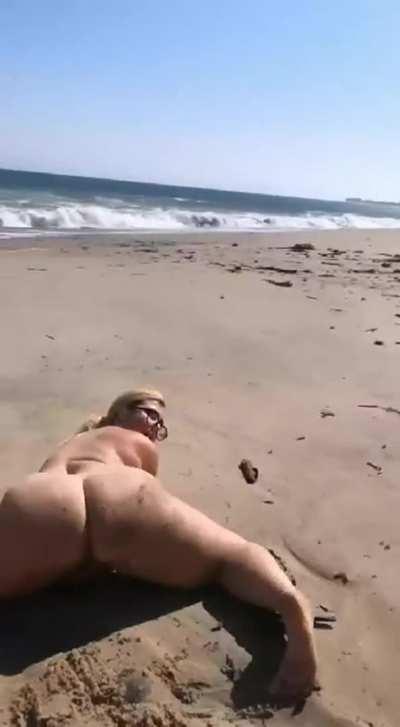 Wobbly public twerking [Not OC]