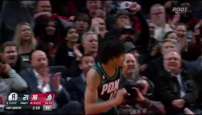 [Highlight] Sharpe reaches for the sky to put down the lob over Watanabe