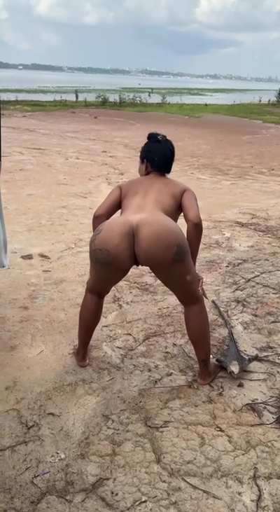 I'm your playful brunette