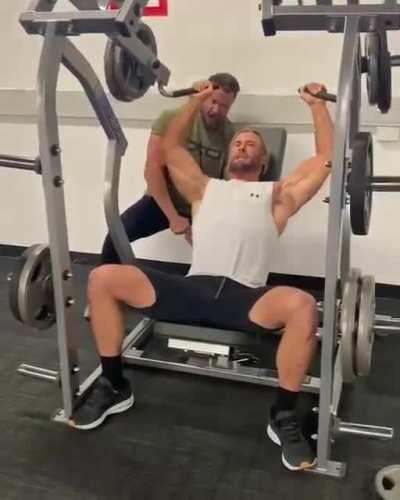 Chris Hemsworth training with his stunt double, Bobby Holland Hanton