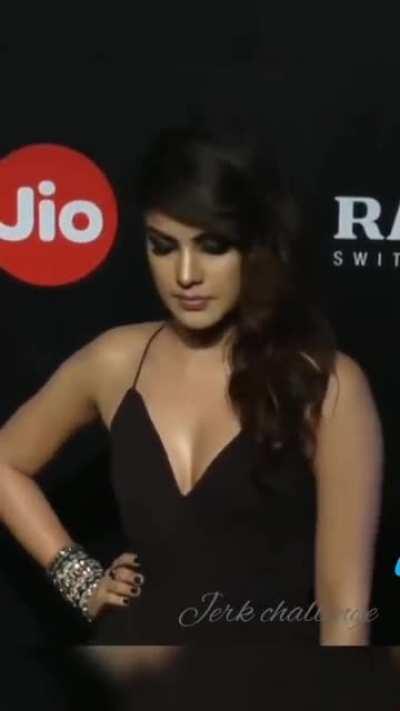 Can't stop masturbating to her like a cuck. ..Ahh. fuck. what a woman!