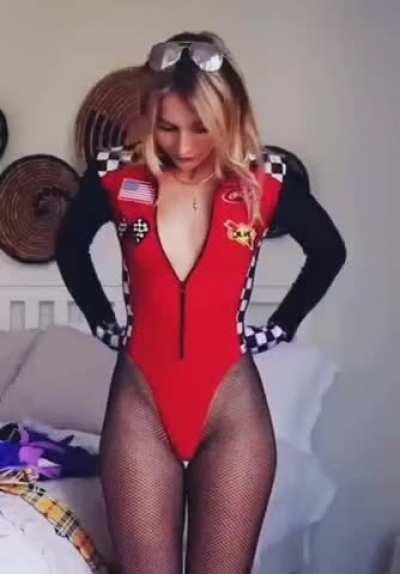 [Kik FunnyJerk] good boys screenshot her backside. nervous boys screenshot her front. 