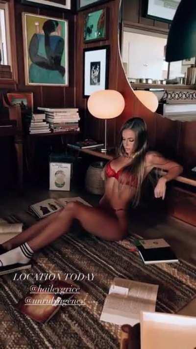 Hailey Grice just looked at you. WYD?