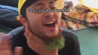 Sesiz çocuk reditte gezerken: