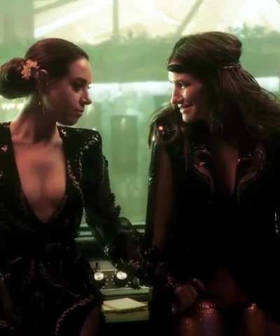 Aubrey plaza  and Kathryn Hahn