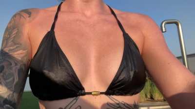 This view by the pool?