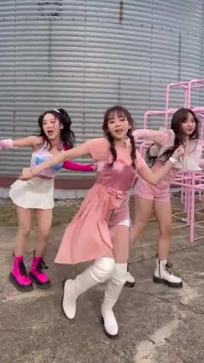 [220104] Yeseo, Mashiro & Hikaru TikTok update: WA DA DA Challenge😎 #ShowMeYourWADADA