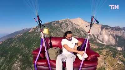 Десант диванных войск.