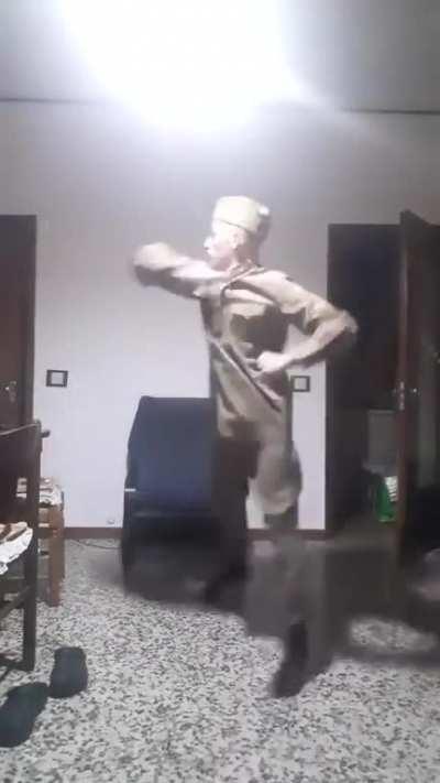 Russian special forces shows off his ninja-like martial arts skills