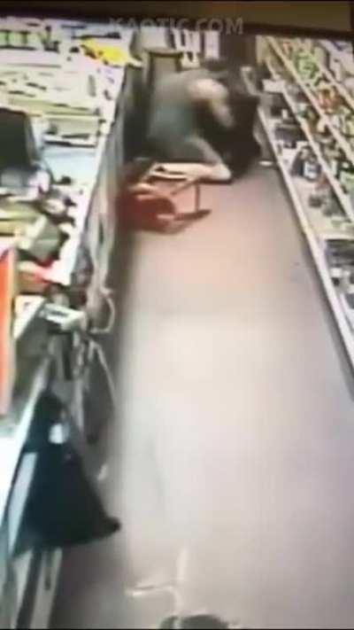 Robber robbed the Wrong store