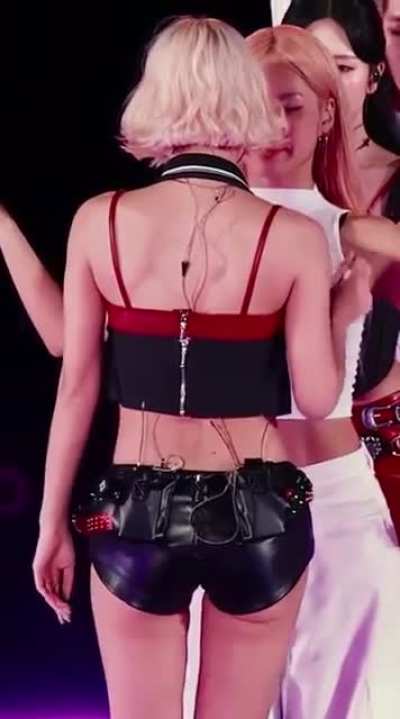 MISAMO (TWICE) - Momo