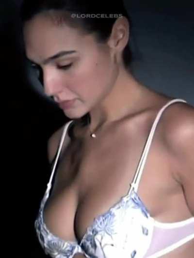 Gal Gadot stripping down & showing off her body every chance she gets