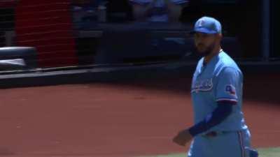 [Highlight] Adolis Garcia throws out LeMahieu at the plate!