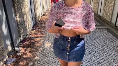 I like flashing my tits outside
