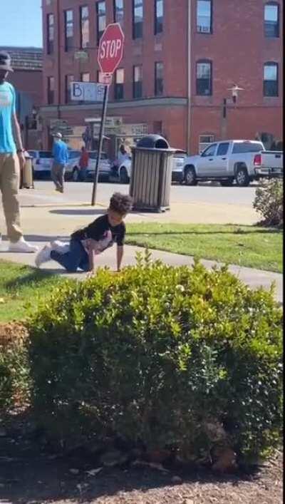 Just turned around and saw this happening behind me in Nashville, IN