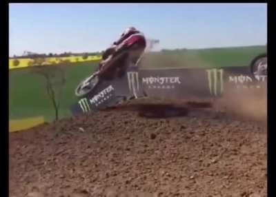 A super precise trick in motocross to reduce lap time.
